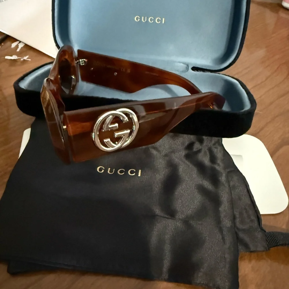 New - Gucci Oval Frame Sunglasses